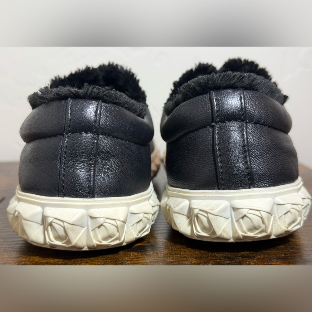 Stuart Weitzman Blk Fringe Leather Sneakers. Women's Size 6.5 - Picture 3 of 4